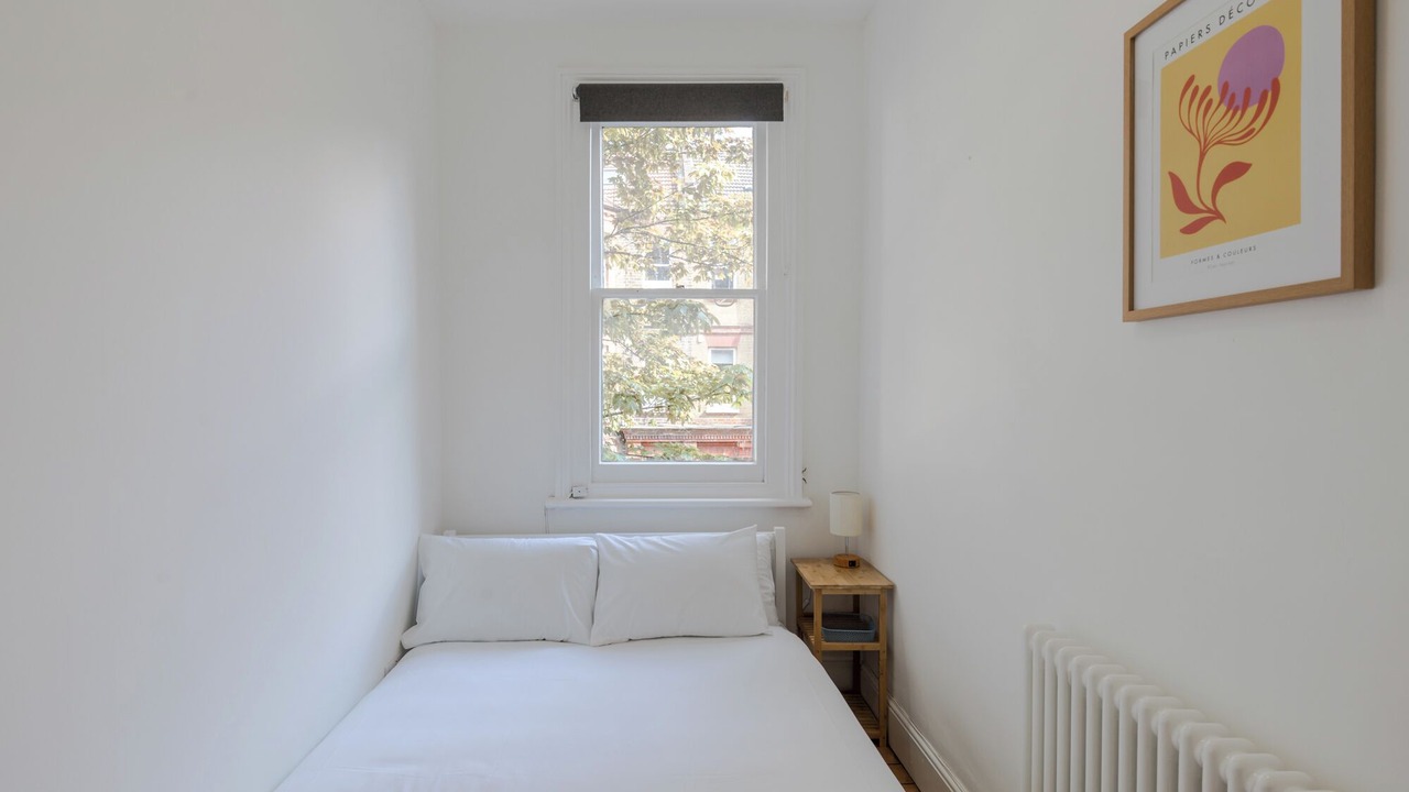 Photo of Bedroom in Oval