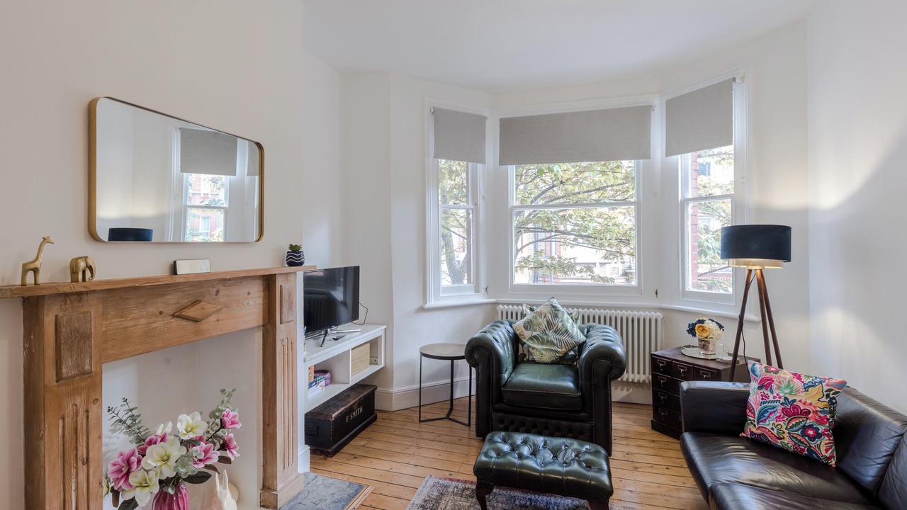 Photo of Livingroom in Oval