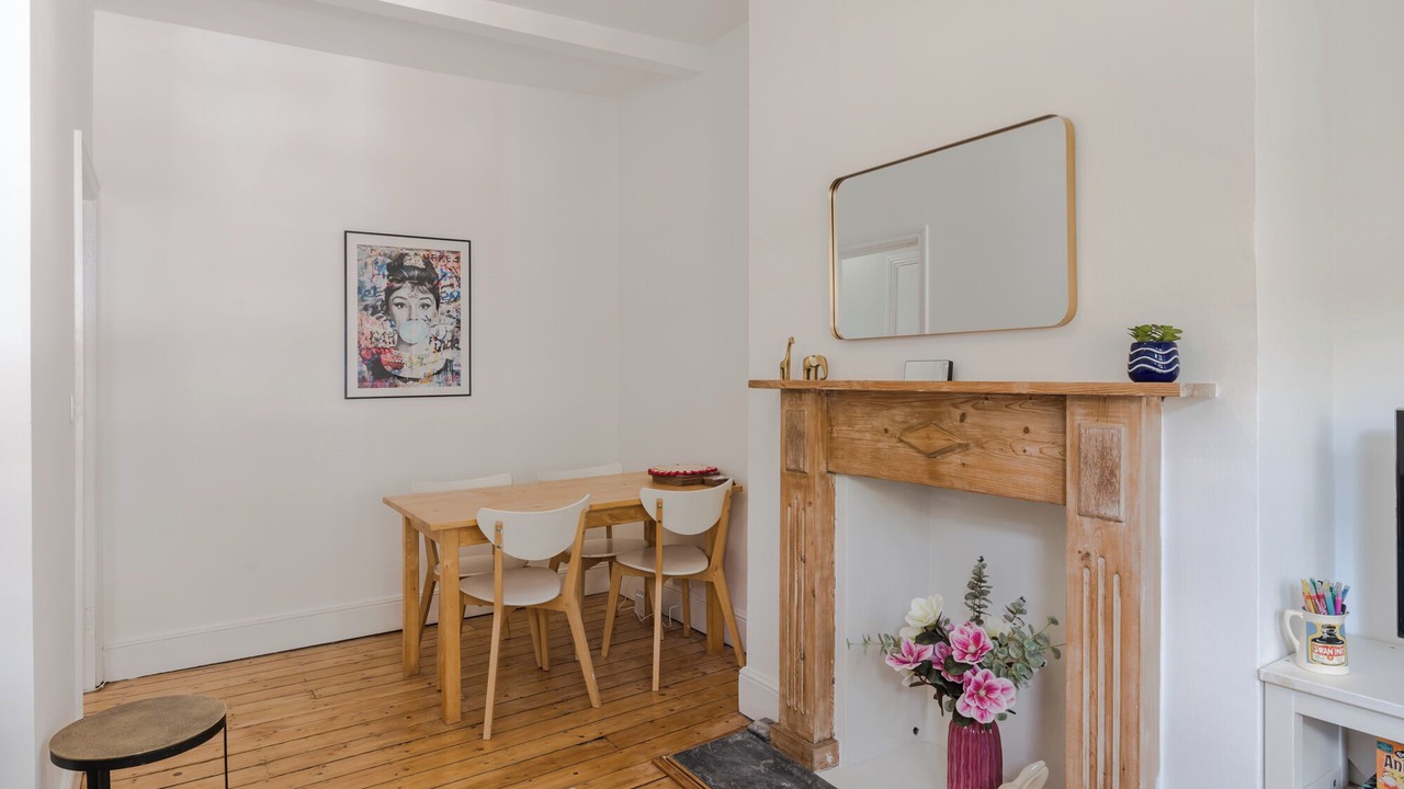 Photo of Others in Oval