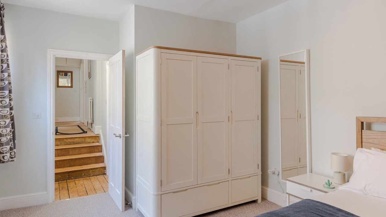 Photo of Bedroom in Oval