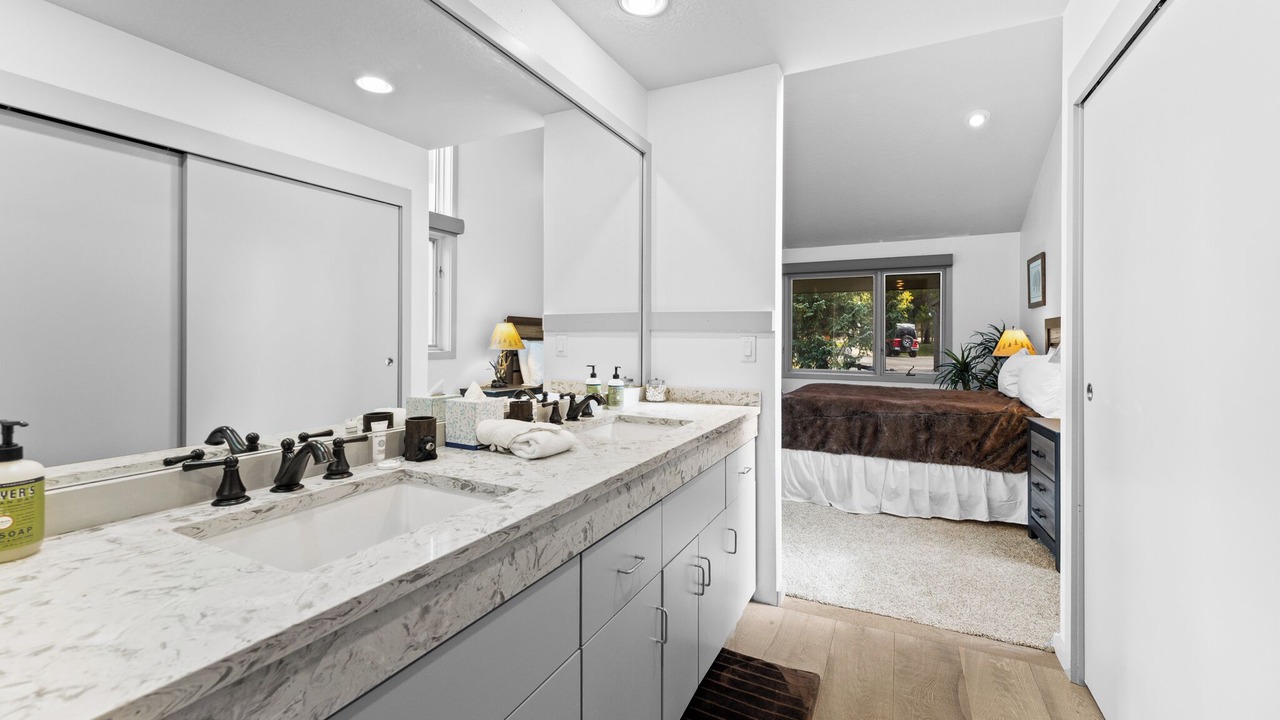 Photo of Bathroom in Lakeside Village