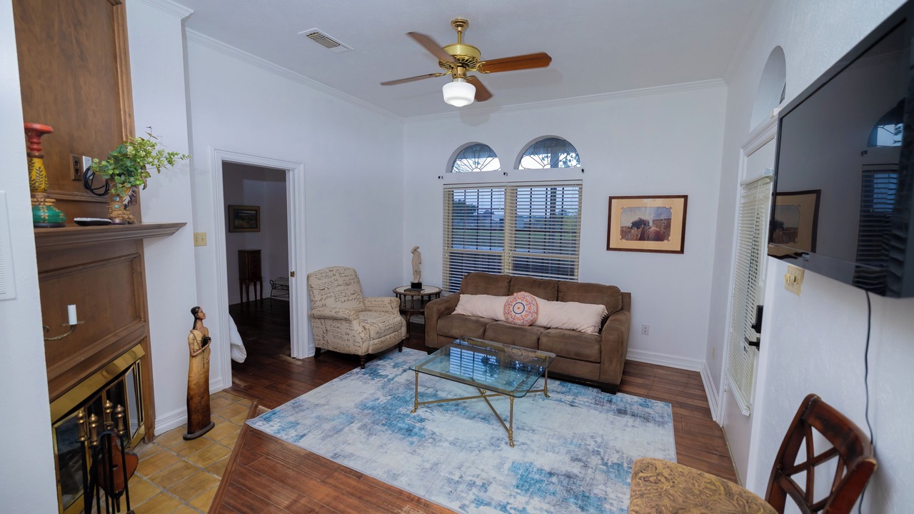 Photo of Livingroom in Aubrey