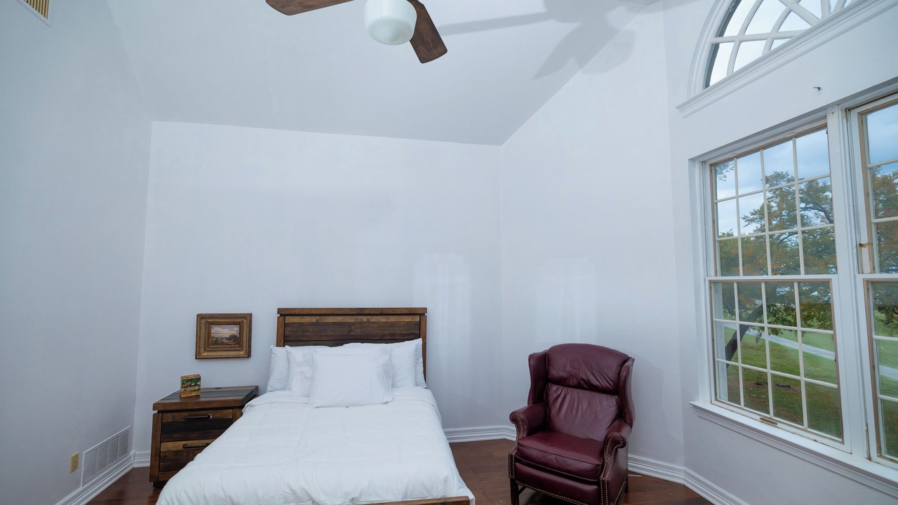 Photo of Bedroom in Aubrey