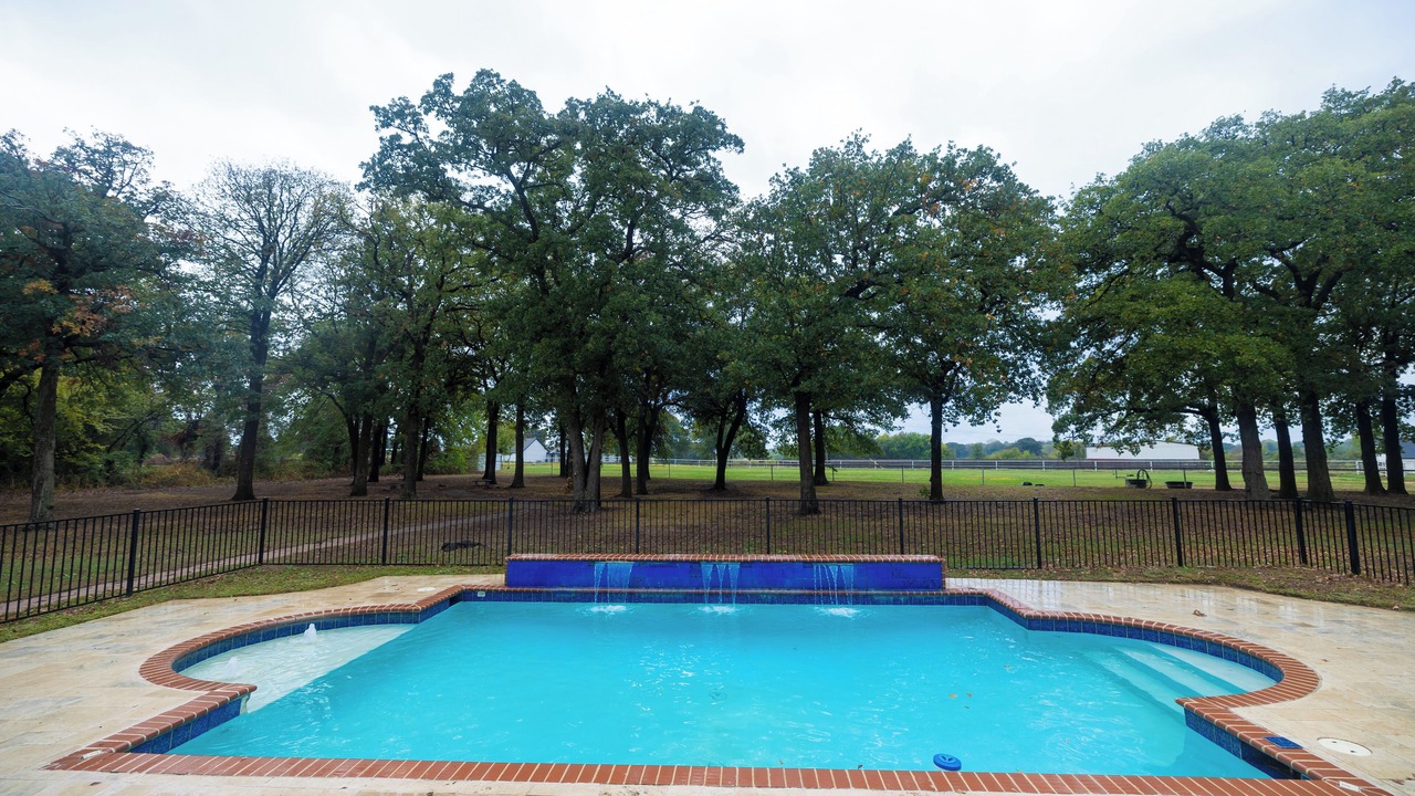 Photo of Outdoor in Aubrey