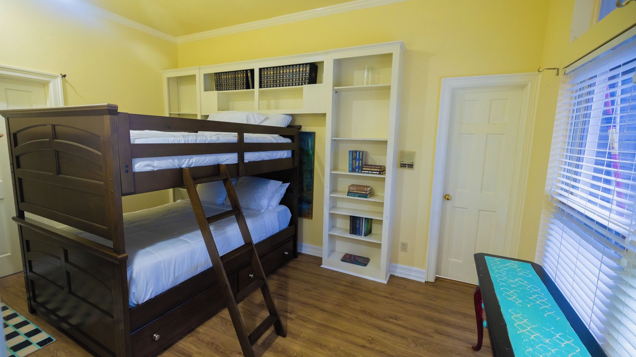 Photo of Bedroom in Aubrey