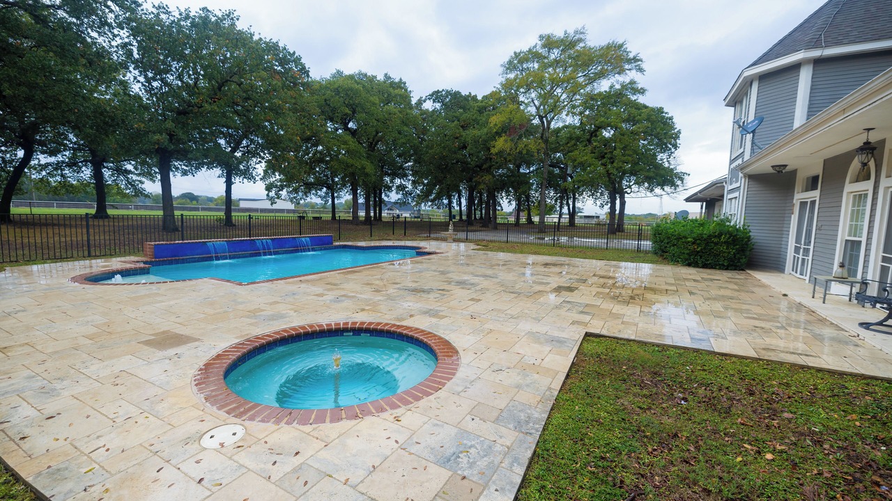 Photo of Outdoor in Aubrey