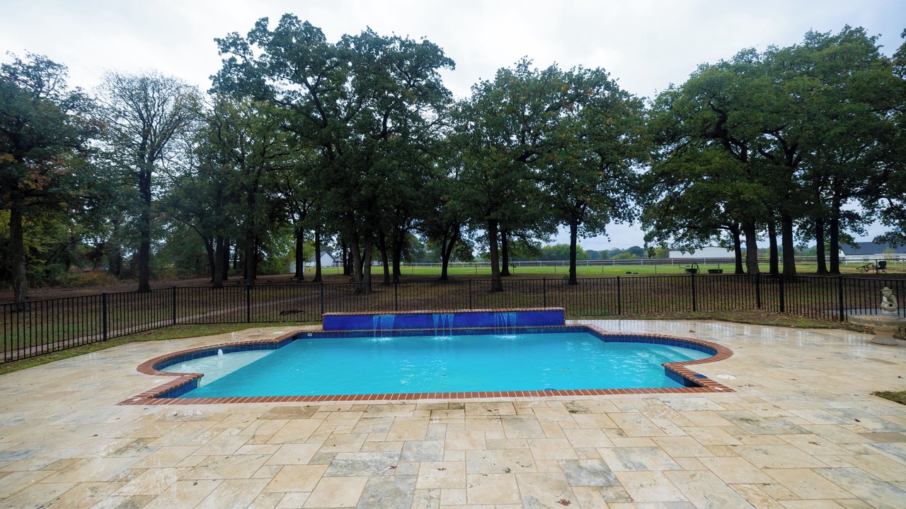 Photo of Outdoor in Aubrey