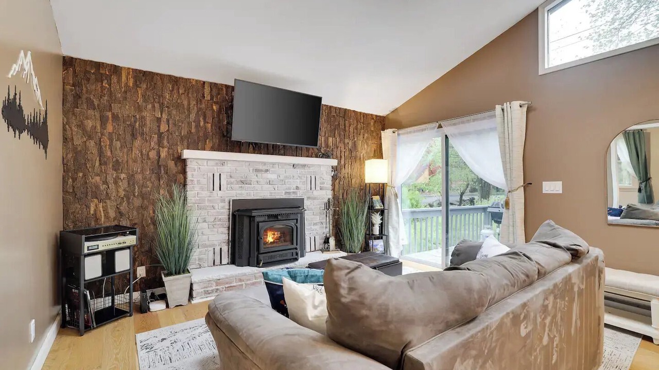 Photo of Livingroom in Tobyhanna