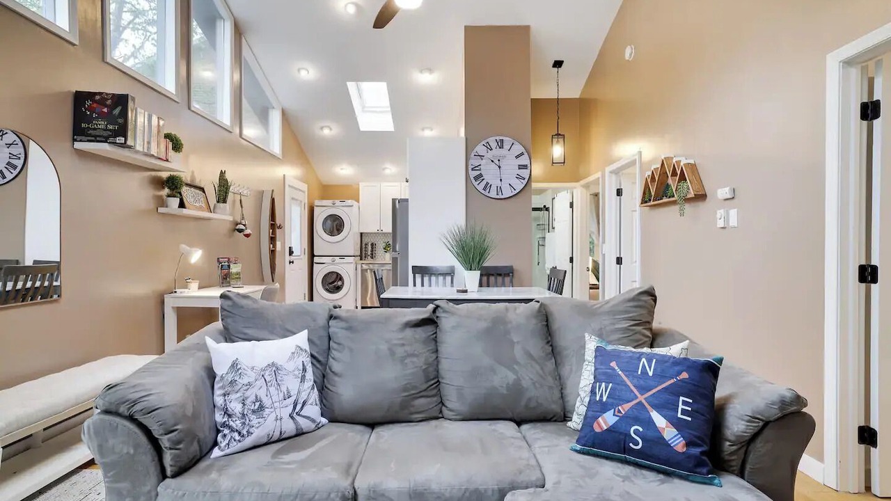 Photo of Livingroom in Tobyhanna