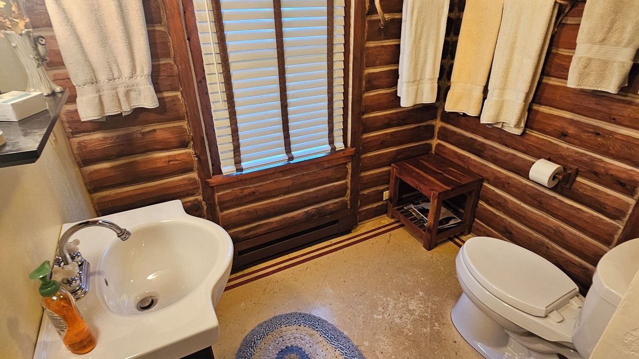 Photo of Bathroom in Edray