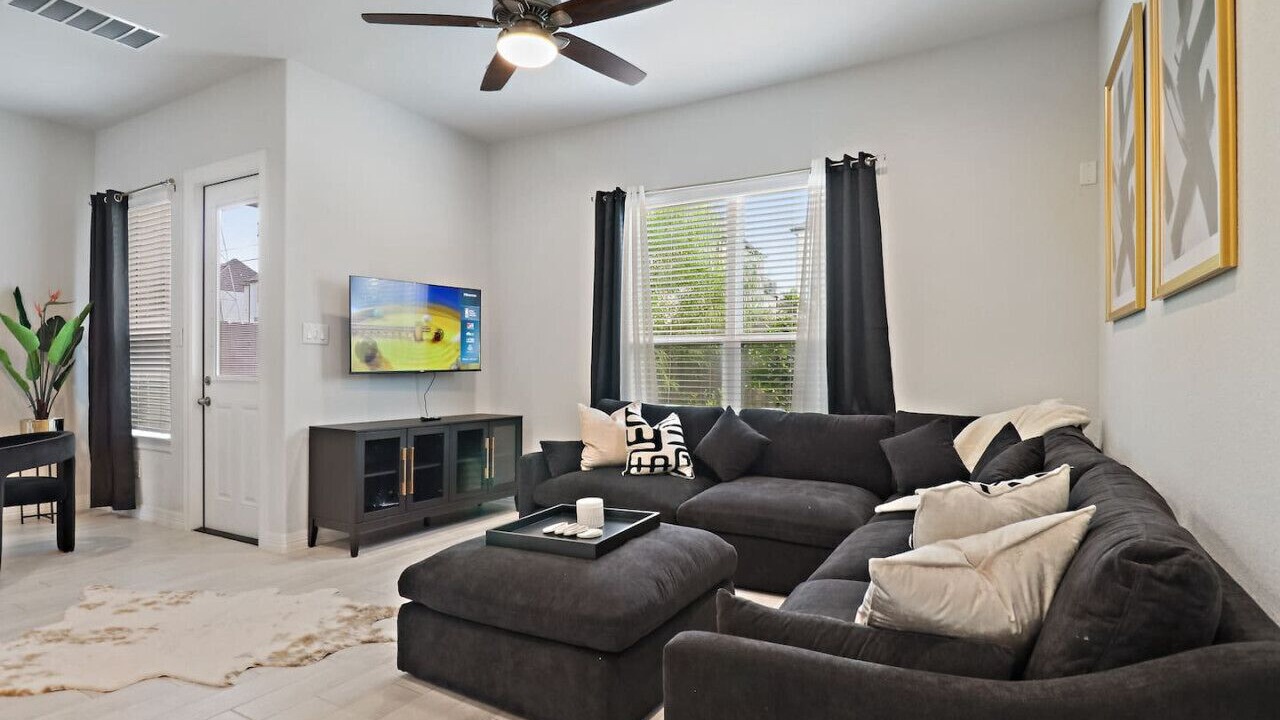 Photo of Livingroom in Spring Branch West