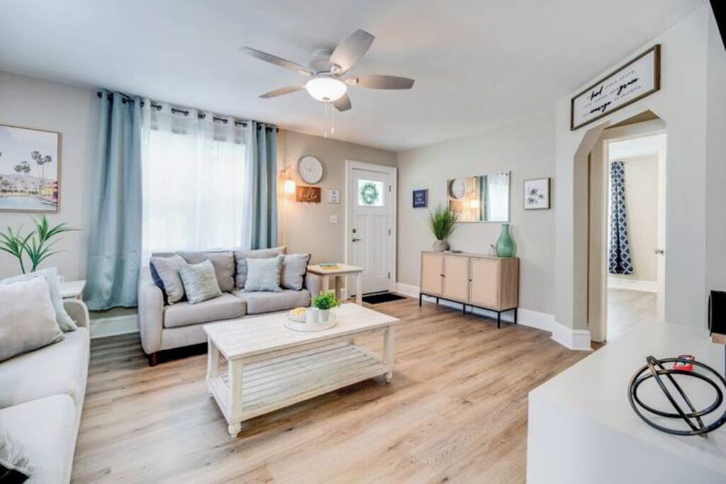 Photo of Livingroom in Bayview
