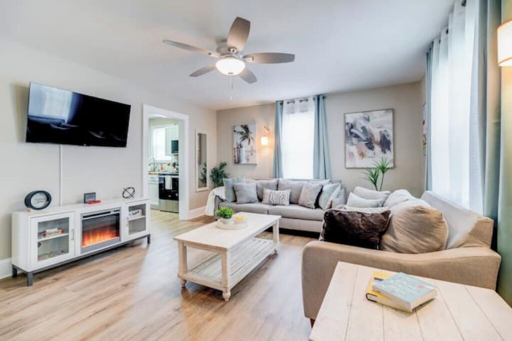 Photo of Livingroom in Bayview