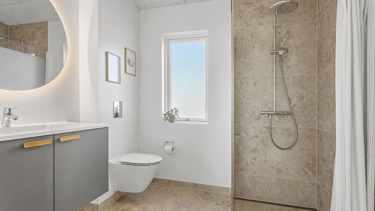 Photo of Bathroom in Lokken