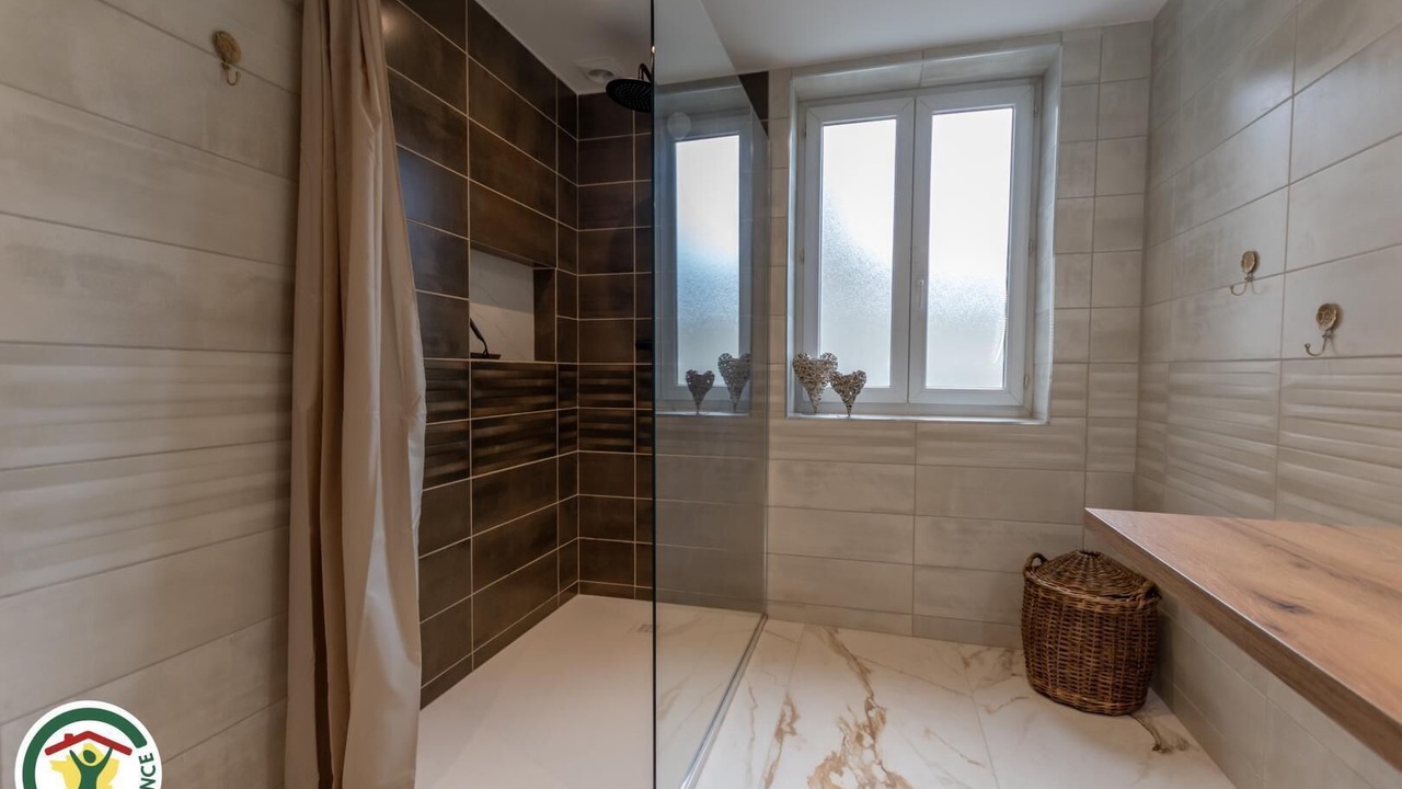 Photo of Bathroom in Epernay