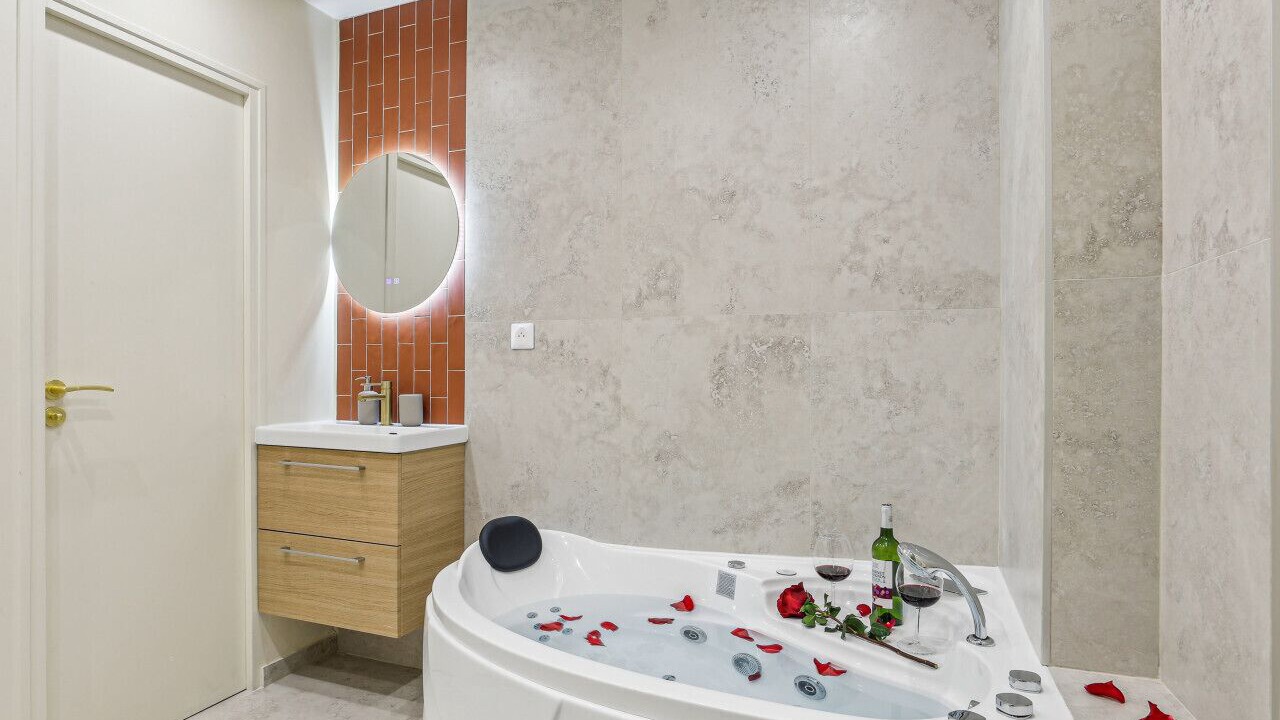 Photo of Bathroom in Quartier des Grandes-Carrieres