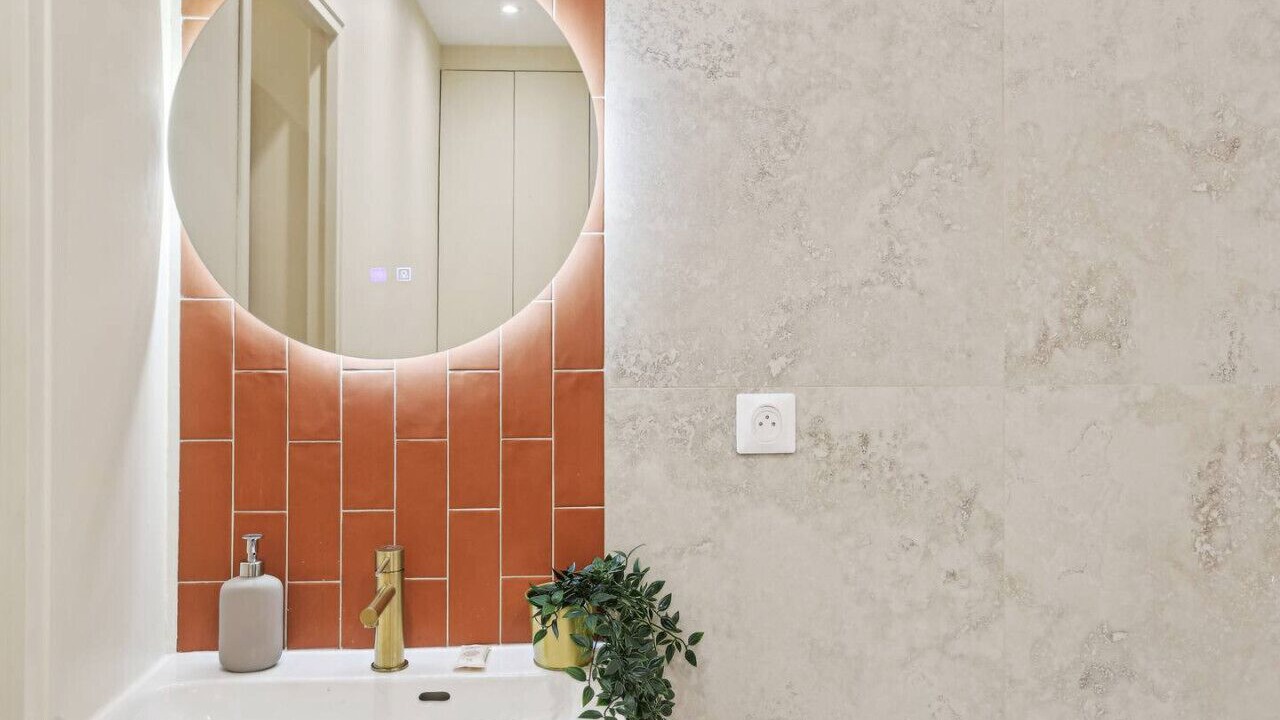 Photo of Bathroom in Quartier des Grandes-Carrieres