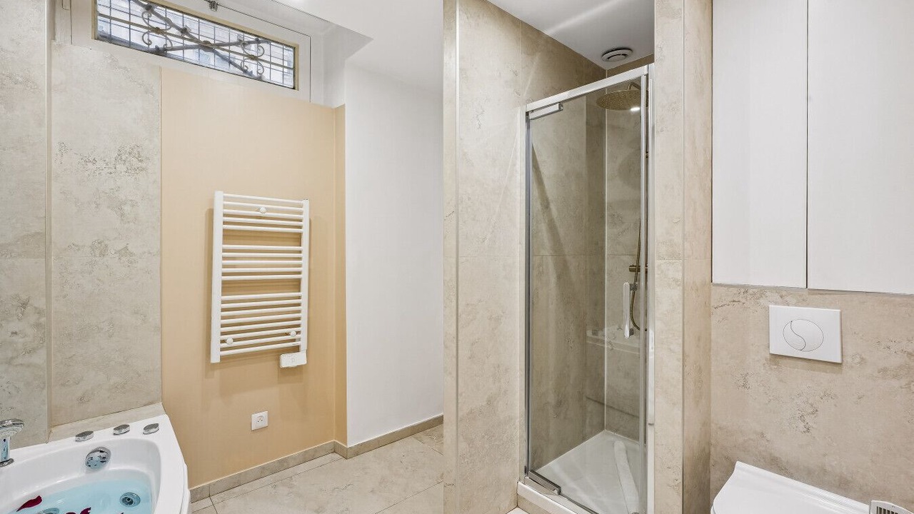 Photo of Bathroom in Quartier des Grandes-Carrieres
