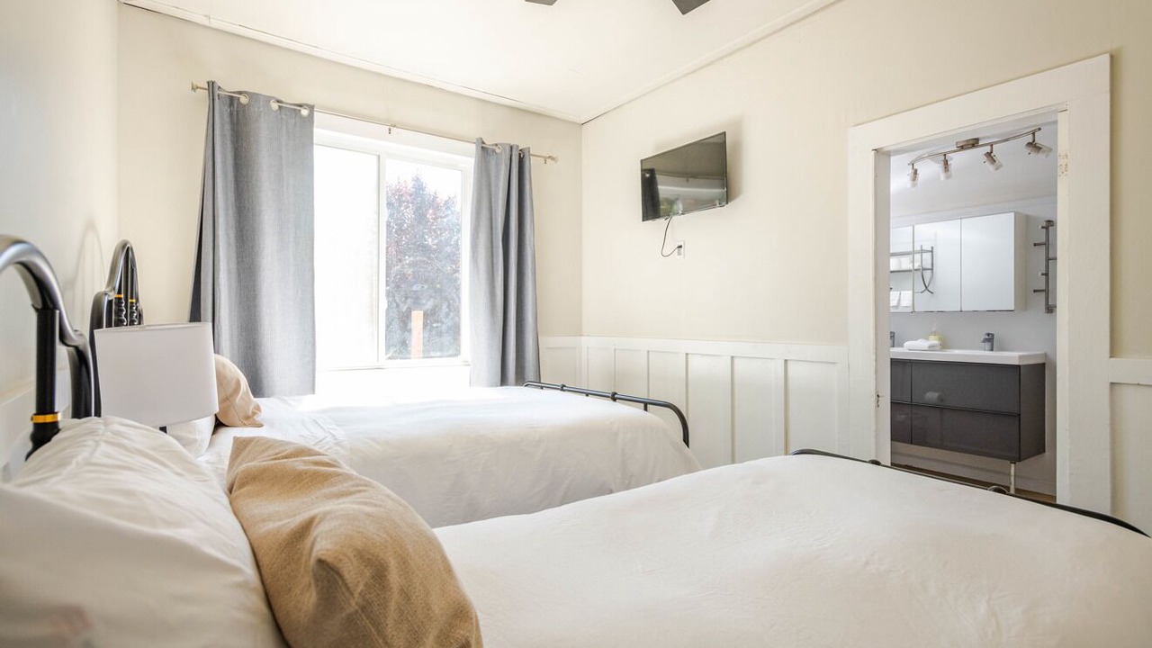 Photo of Bedroom in Los Alamos