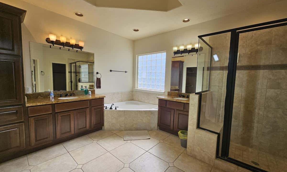 Photo of Bathroom in Woodlake - Briar Meadow