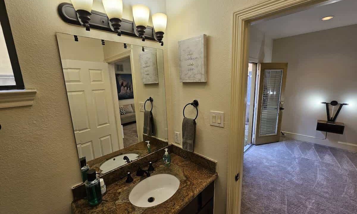 Photo of Bathroom in Woodlake - Briar Meadow