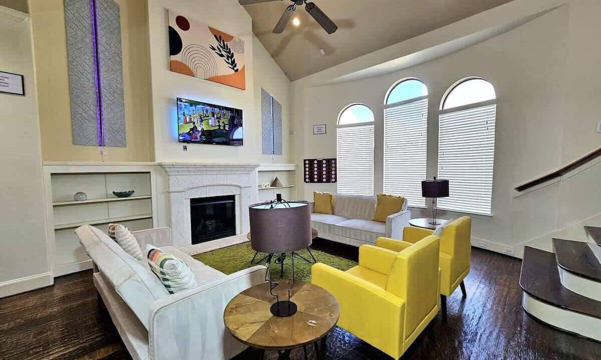 Photo of Livingroom in Woodlake - Briar Meadow