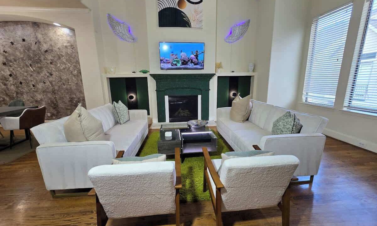 Photo of Livingroom in Woodlake - Briar Meadow