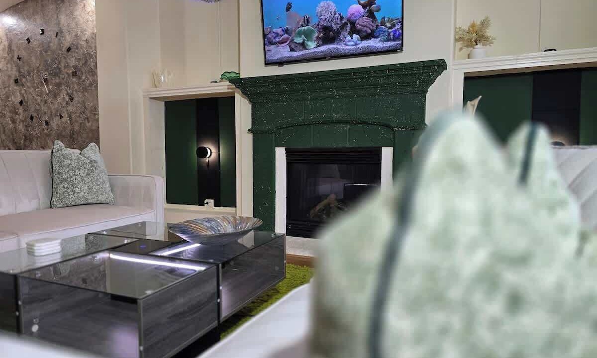 Photo of Livingroom in Woodlake - Briar Meadow