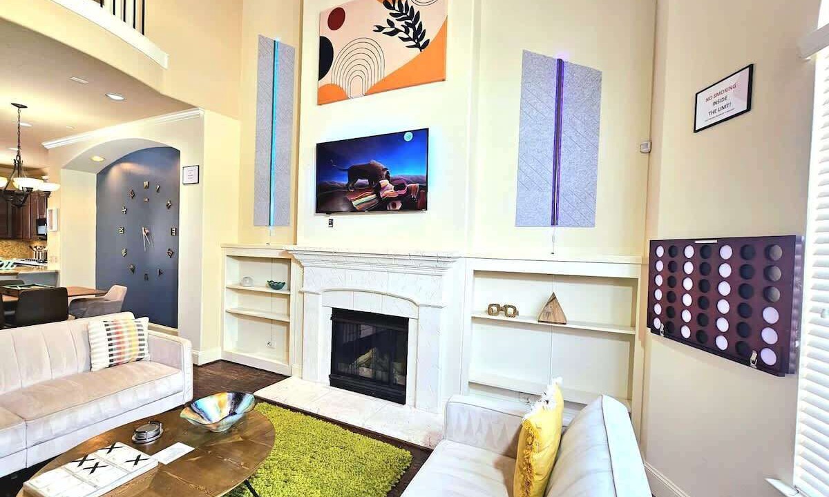 Photo of Livingroom in Woodlake - Briar Meadow