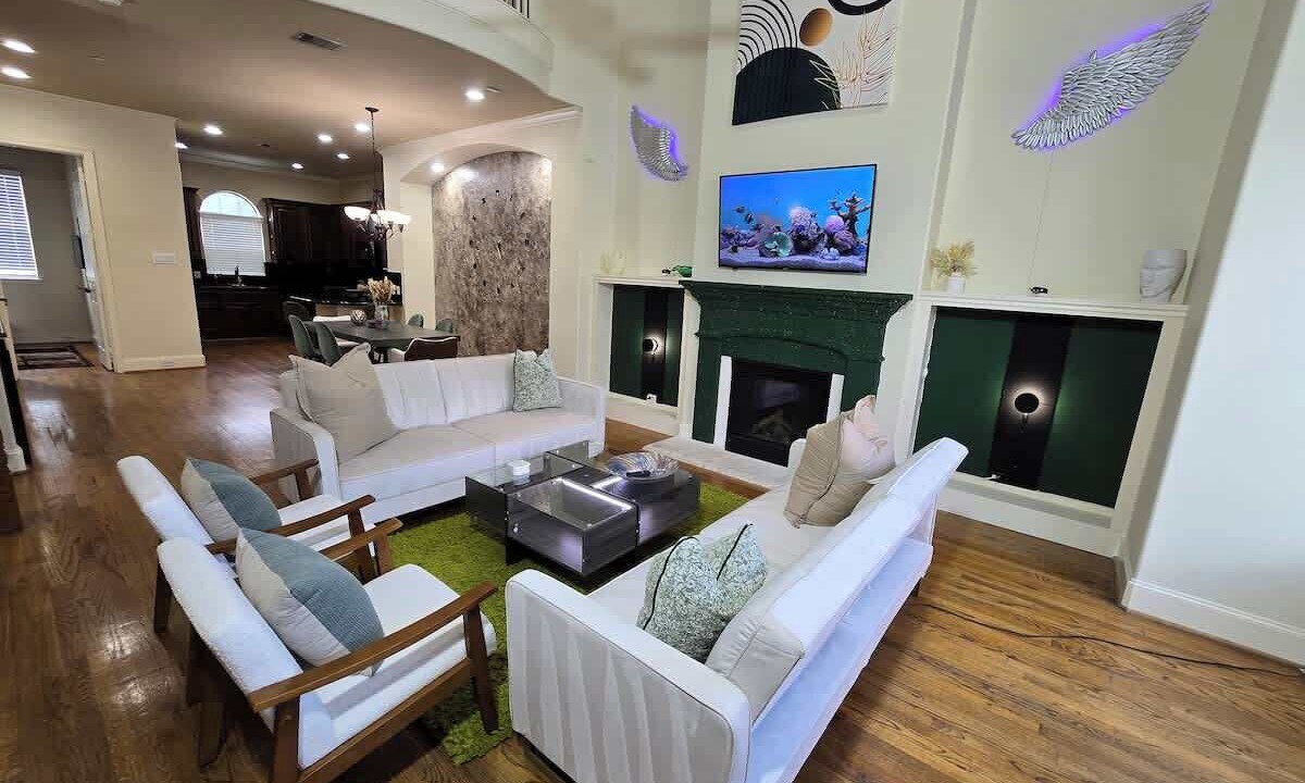 Photo of Livingroom in Woodlake - Briar Meadow