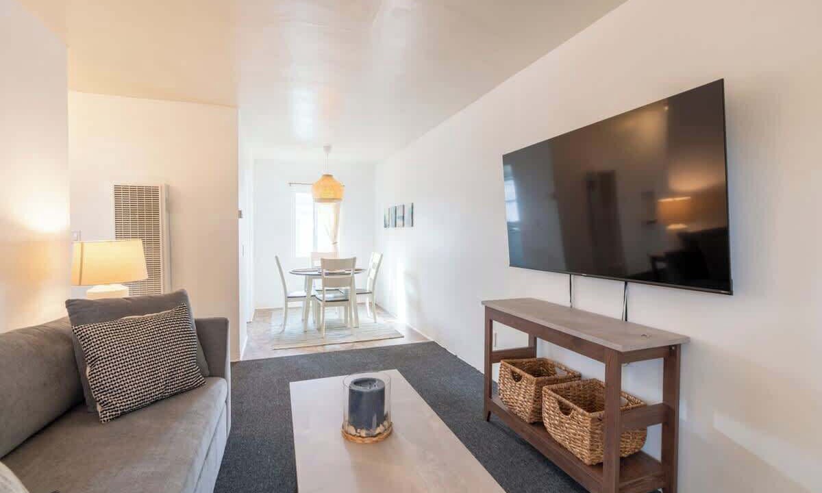 Photo of Livingroom in North Pacific Beach