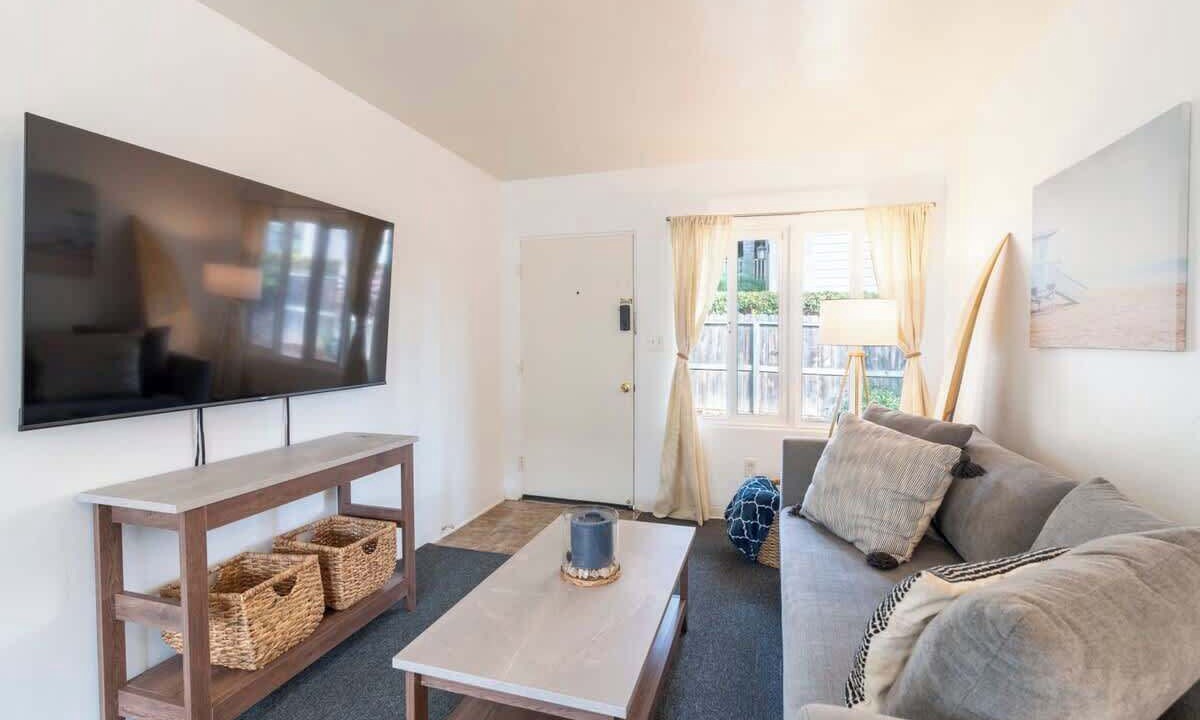 Photo of Livingroom in North Pacific Beach