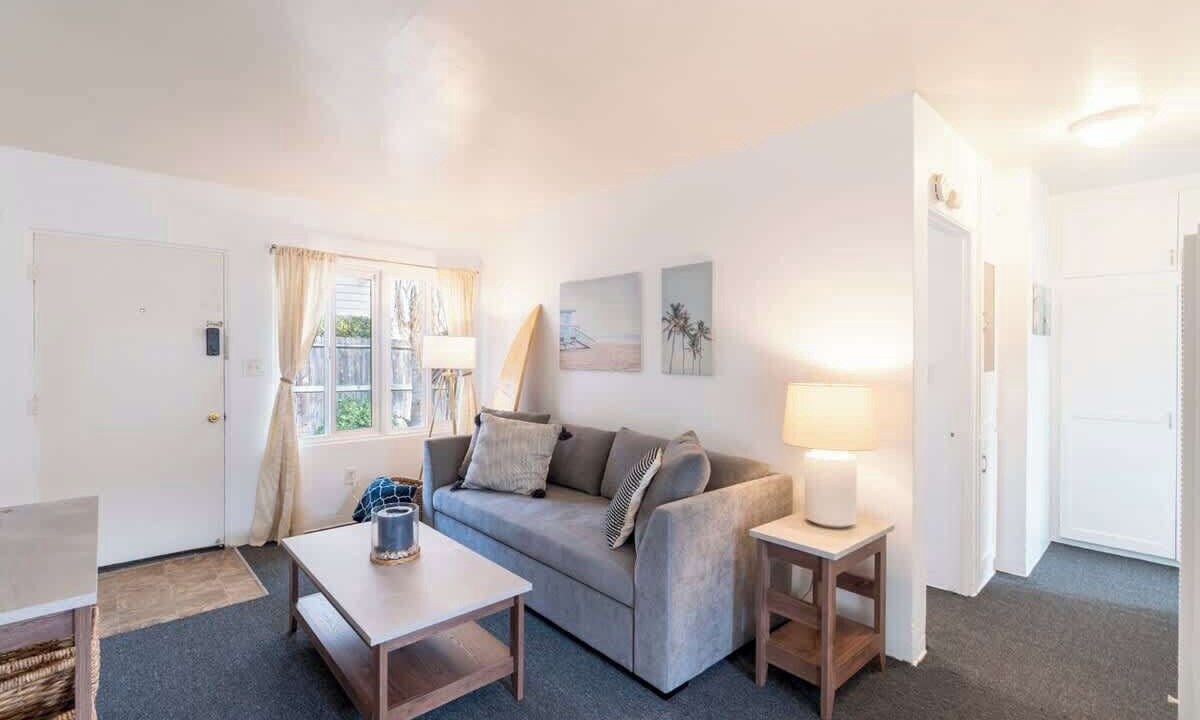 Photo of Livingroom in North Pacific Beach