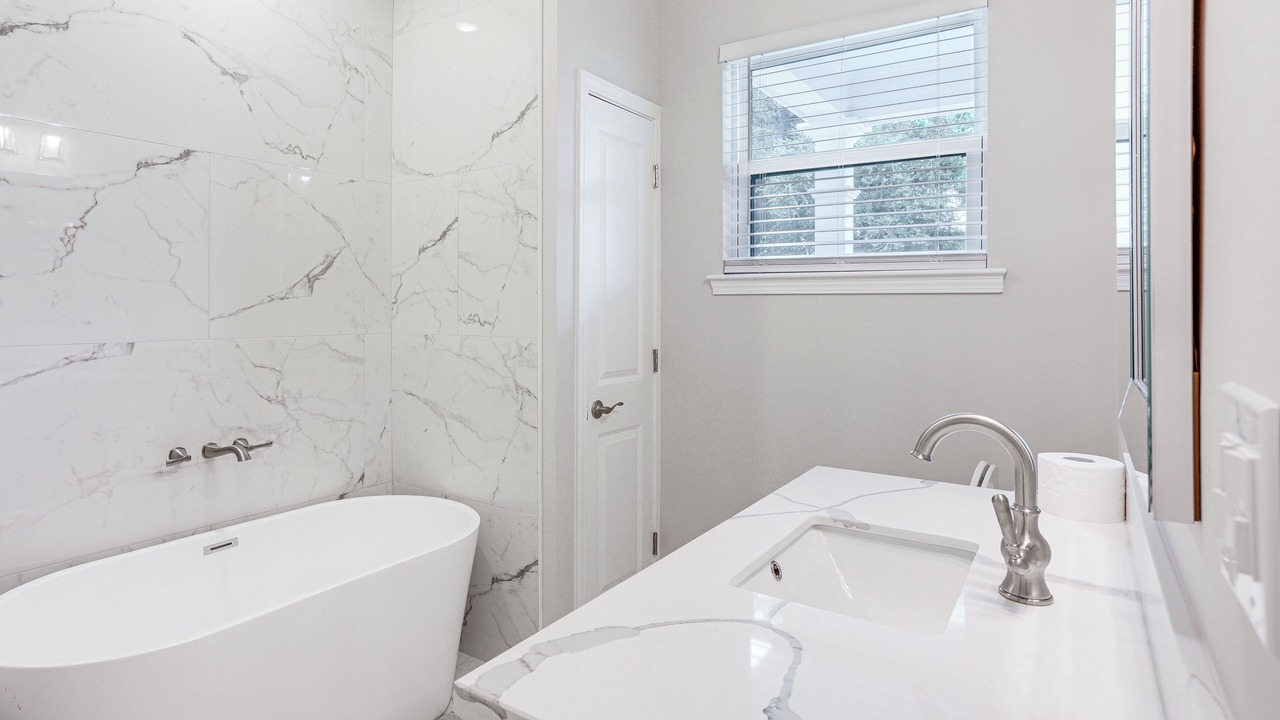Photo of Bathroom in Tulane - Gravier
