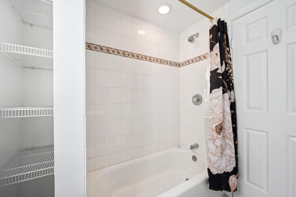 Photo of Bathroom in Lakeview