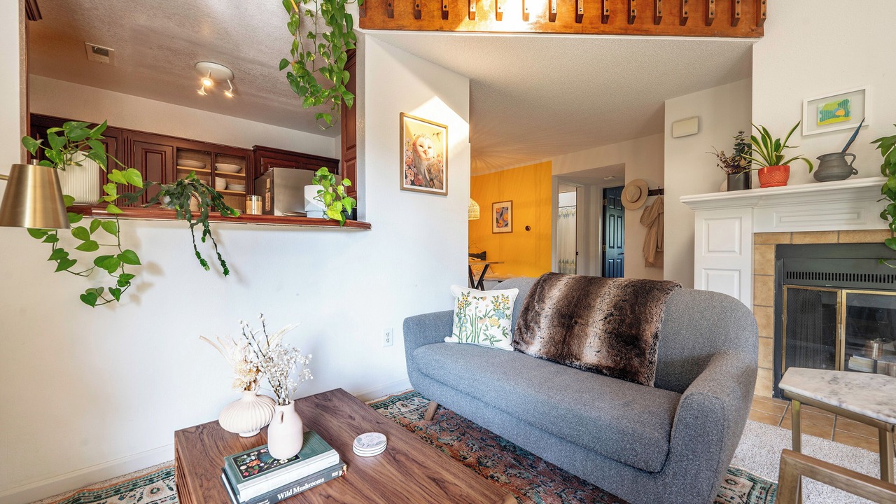 Photo of Livingroom in Gunbarrel