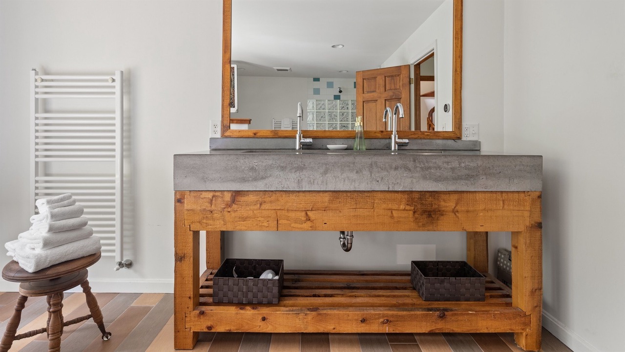 Photo of Others in Jay