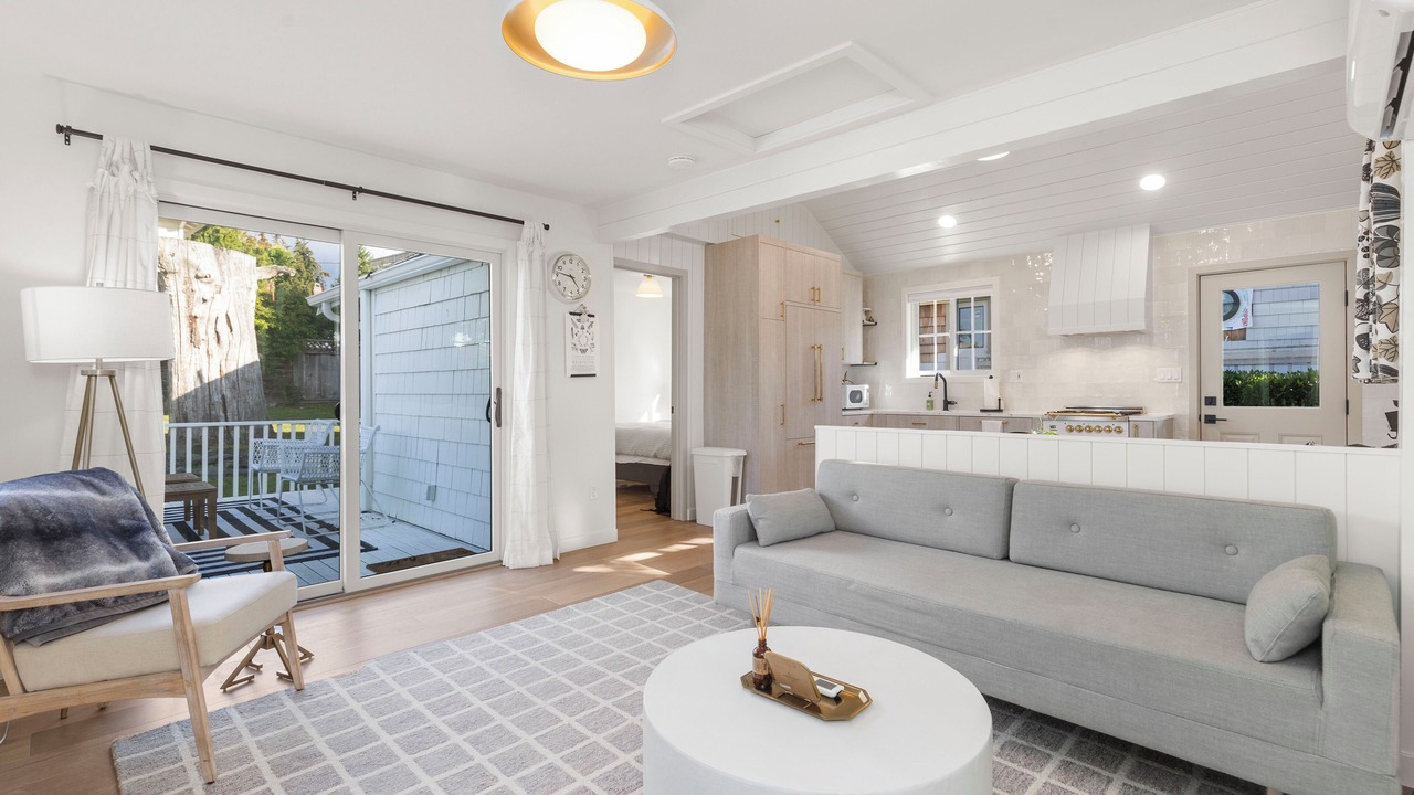 Photo of Livingroom in Pine Park Neighborhood