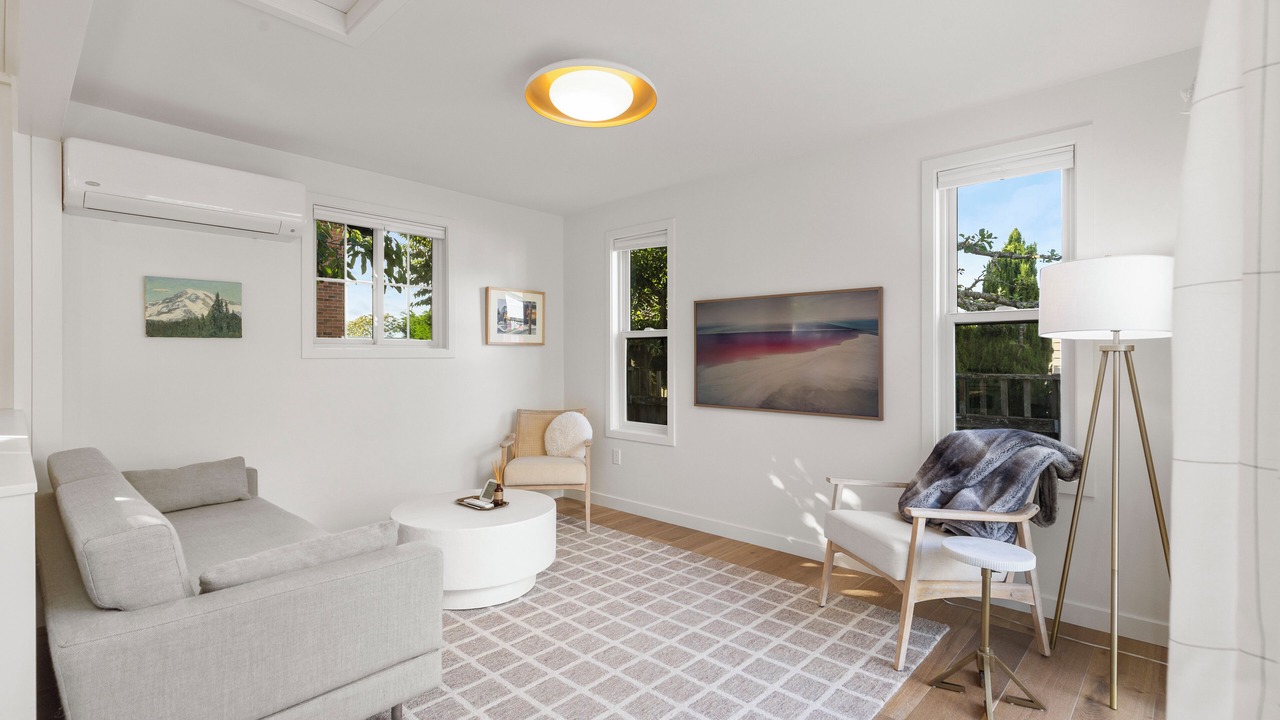 Photo of Livingroom in Pine Park Neighborhood