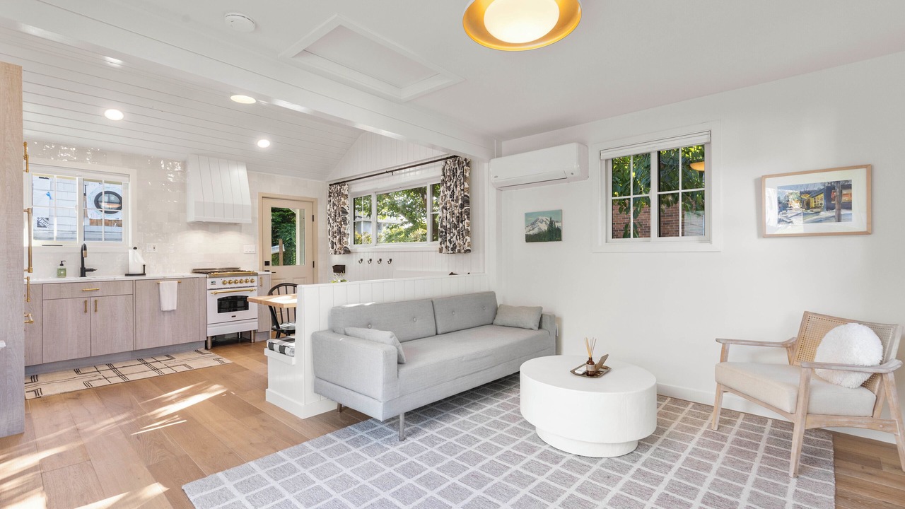 Photo of Livingroom in Pine Park Neighborhood