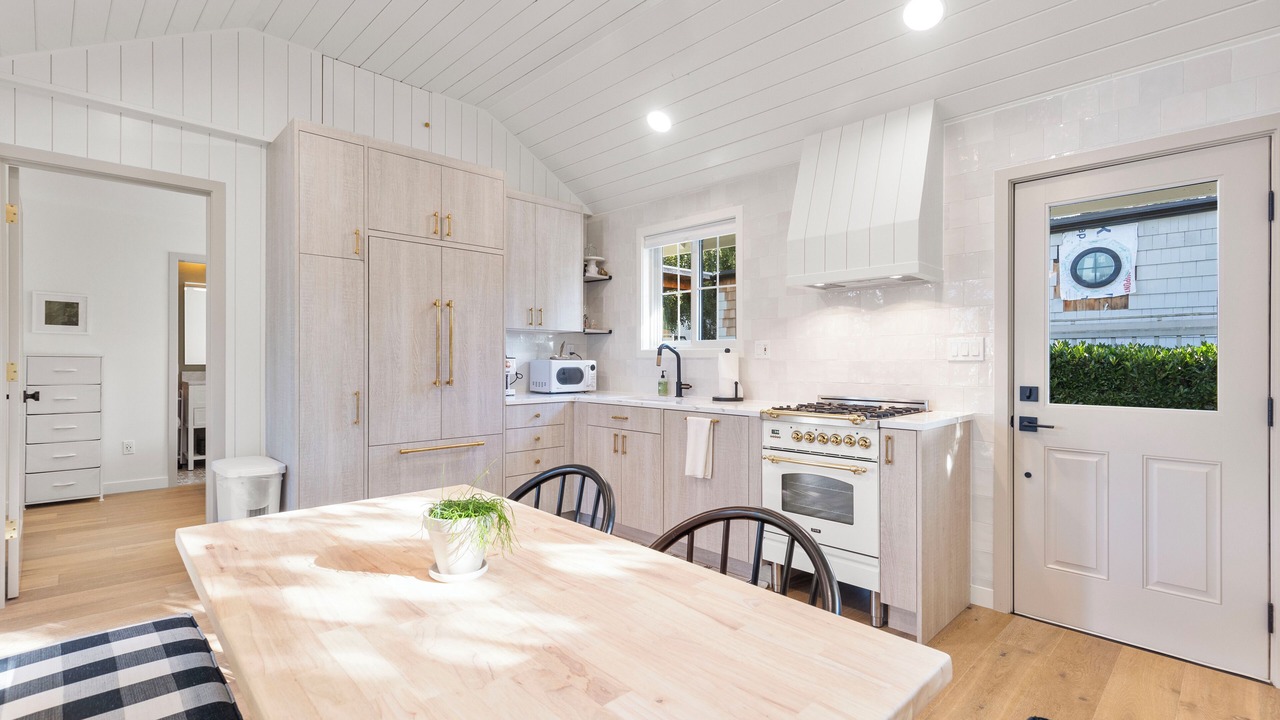 Photo of Kitchen in Pine Park Neighborhood