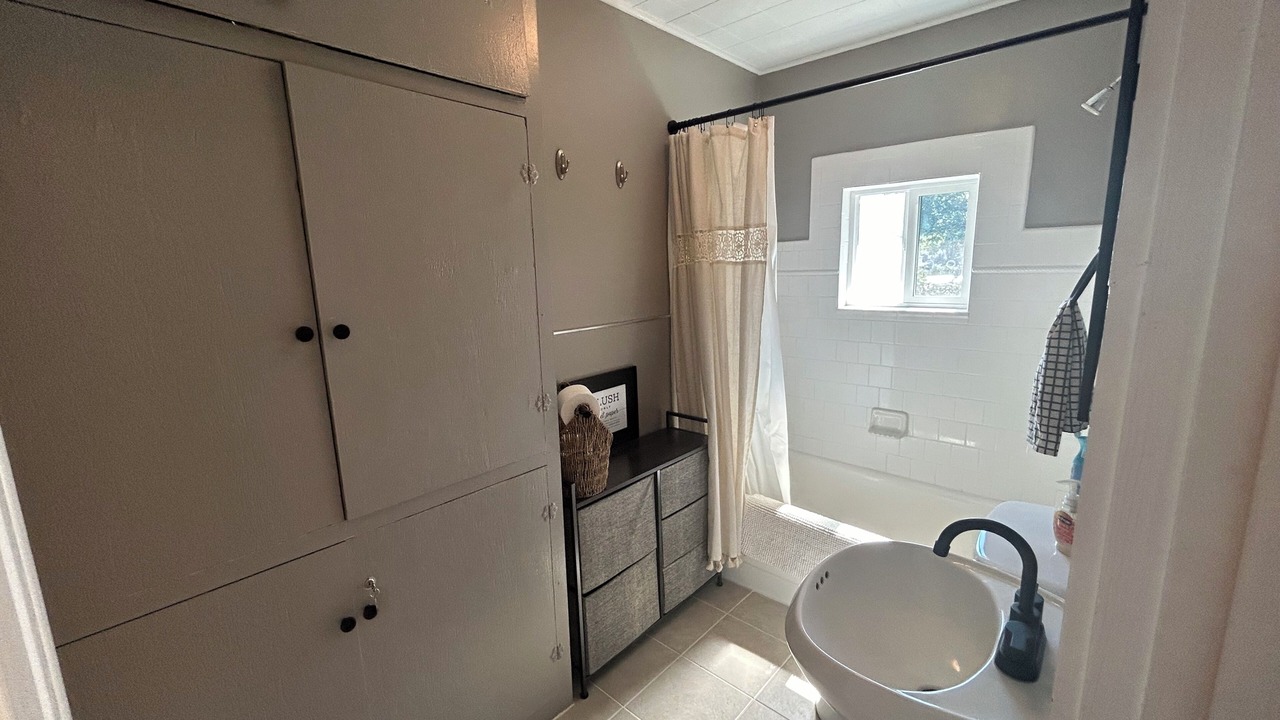 Photo of Bathroom in Tool