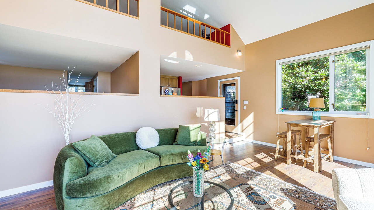 Photo of Livingroom in Marietta-Alderwood