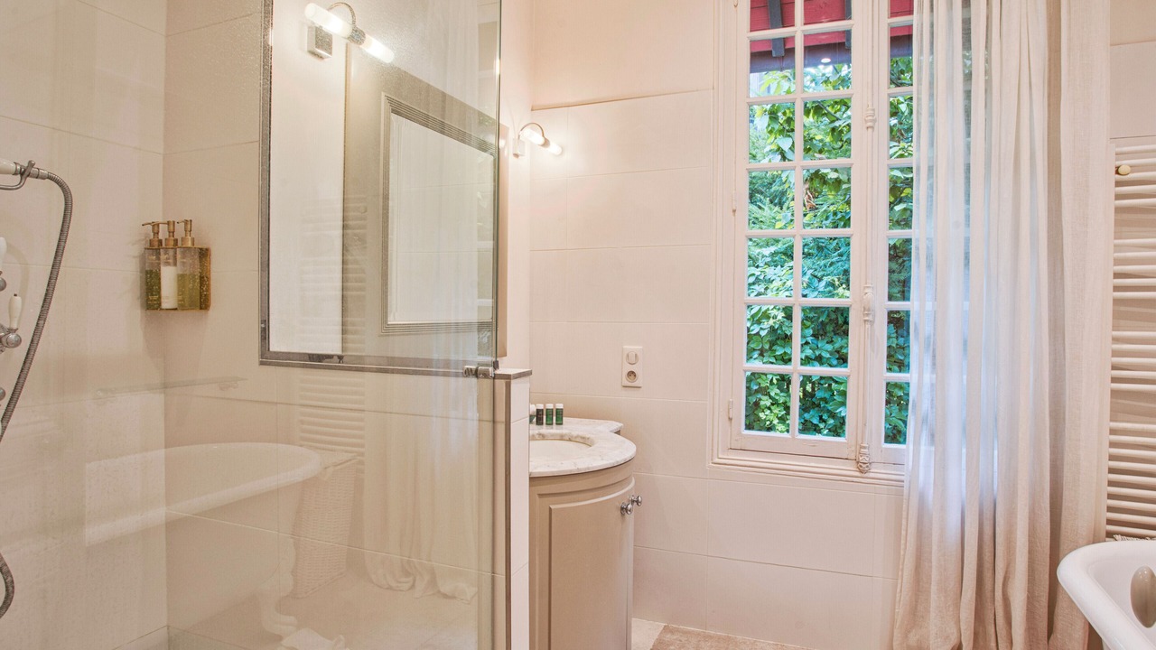 Photo of Bathroom in Deauville City Centre