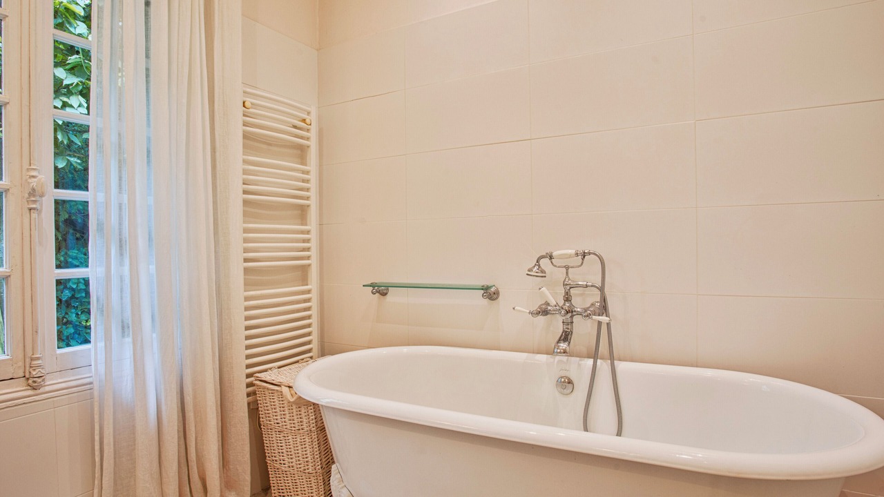 Photo of Bathroom in Deauville City Centre
