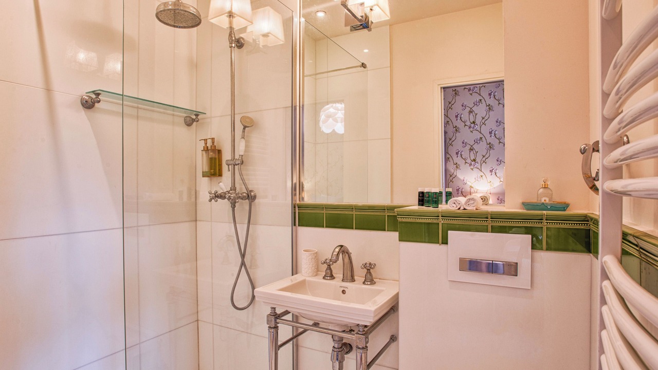 Photo of Bathroom in Deauville City Centre