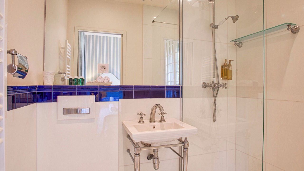 Photo of Bathroom in Deauville City Centre