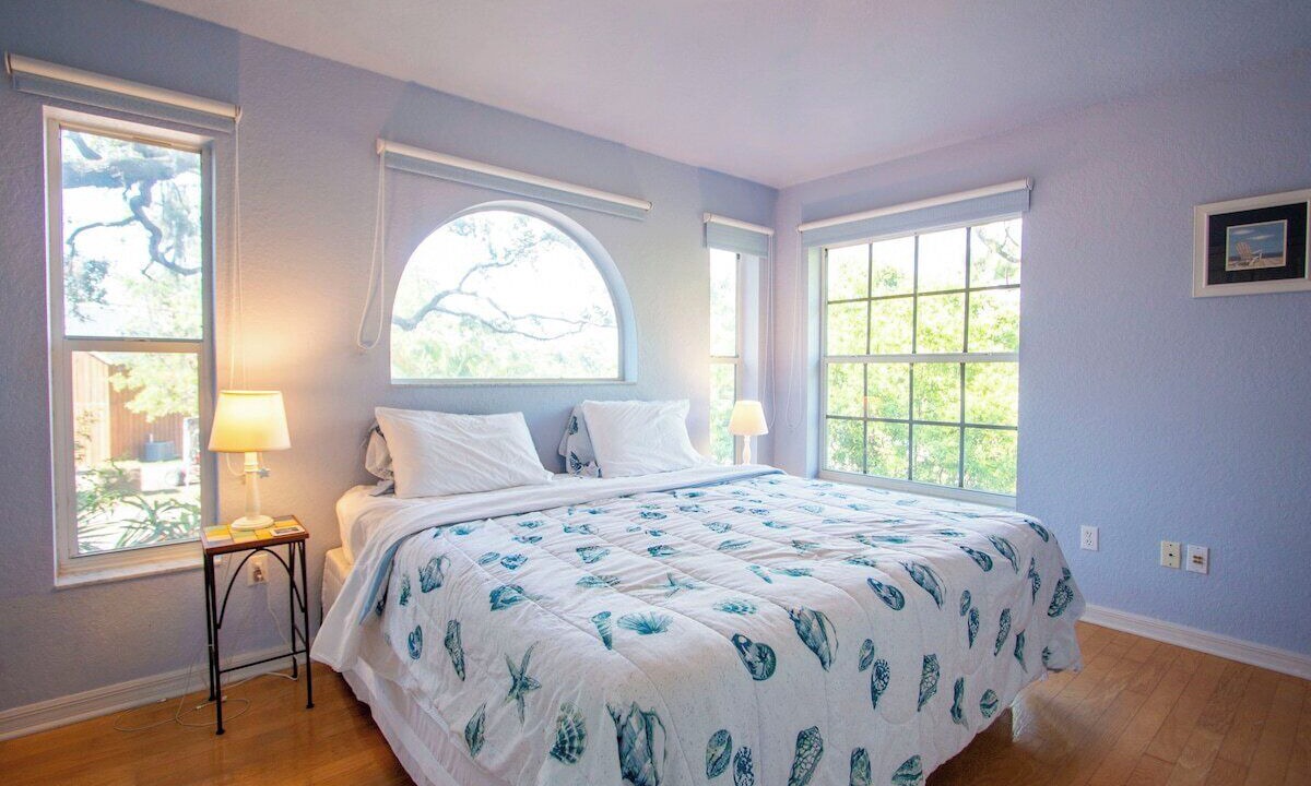 Photo of Bedroom in Crystal Beach