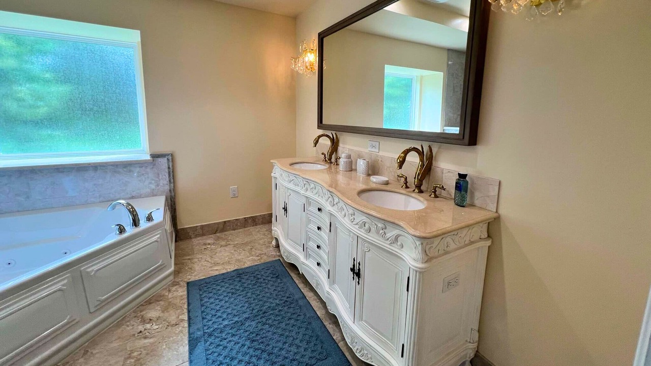 Photo of Bathroom in Hill Country Village