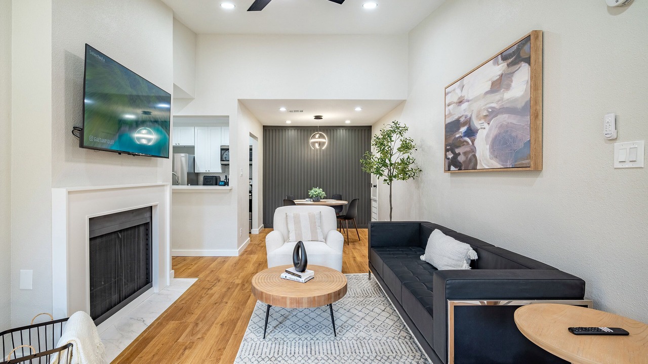 Photo of Livingroom in Energy Corridor